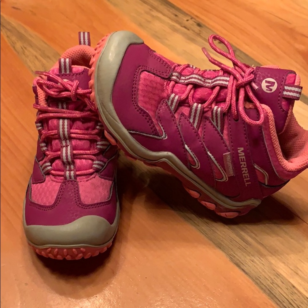 Hiking boots/sneakers